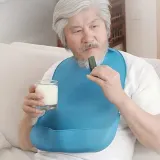 성인 실리콘턱받이 어르신방수앞치마 실버앞치마