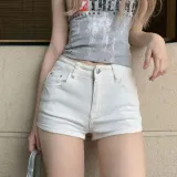 데님 화이트 숏팬츠 페미닌룩 데일리룩 데이트룩