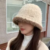 여성 큐빅 레터링 귀달이 비니 털모자 방한 모자 겨울 방울 버킷햇