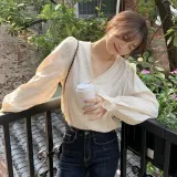 여성 긴팔 블라우스 브이넥 셔츠 프릴 스타일 상의 아이보리