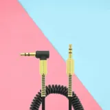 Coms 스테레오 케이블 3.5mm 스프링 꺾임 블랙골드