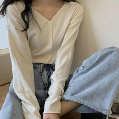 깔끔한 브이넥 긴팔 니트 가디건 여성 봄 가을 간절기 0421