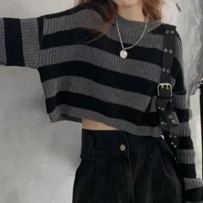스트라이프 크롭 니트 루즈핏 탑 크롭티