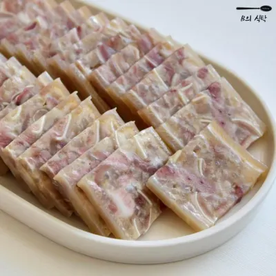 B의 식탁 돼지 머릿 머리 수육 고기 편육 음식 요리