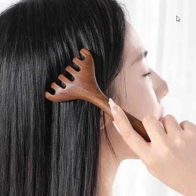 우드 헤드 마시지기 갈고리형 디자인으로 두피 곡선에 밀착되어 시원한 마사지를 도와주는 괄사