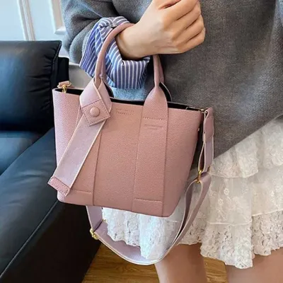 여성 데일리 토트백 와이드 스트랩 숄더백 깔끔한 사각 디자인 출퇴근 캐주얼 손가방