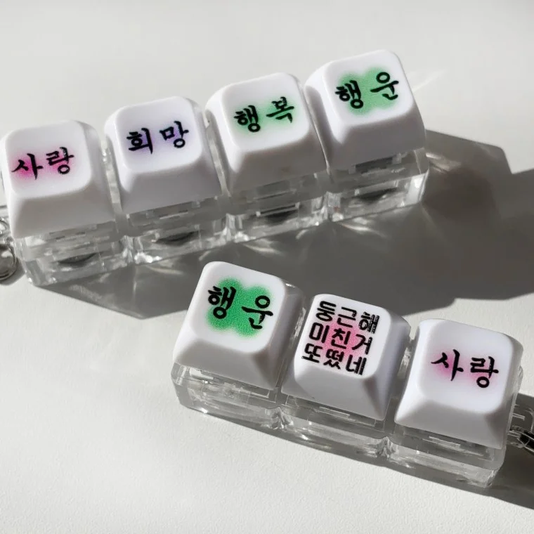 반짝반짝 LED 청축 키캡 키보드키링 3구 키링고리 키캡키링 가방고리 에어팟 아이폰17